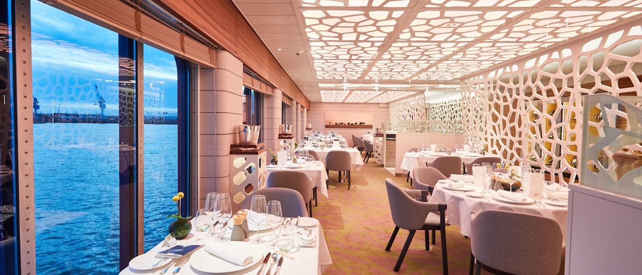 Restaurant des Kreuzfahrtschiffes Hanseatic inspiration