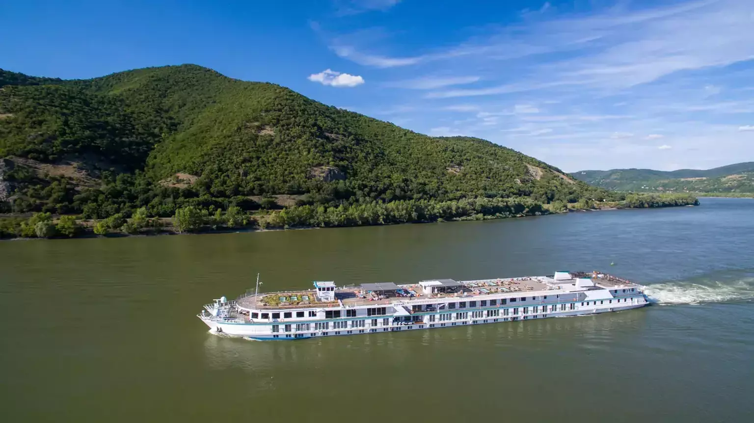 Flusskreuzfahrtschiff Riverside Mozart während der Fahrt
